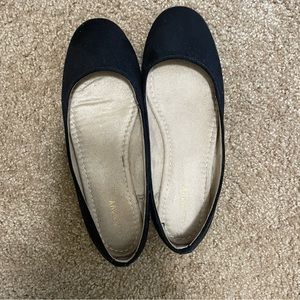 Black ballerina flats
